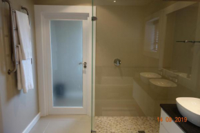 Гостиница Twin Rivers Villa  Плеттенберг Бей